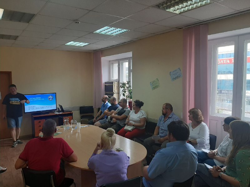 Горчинський Руслан працює з працівниками ТОВ «Міцне здоров’я»